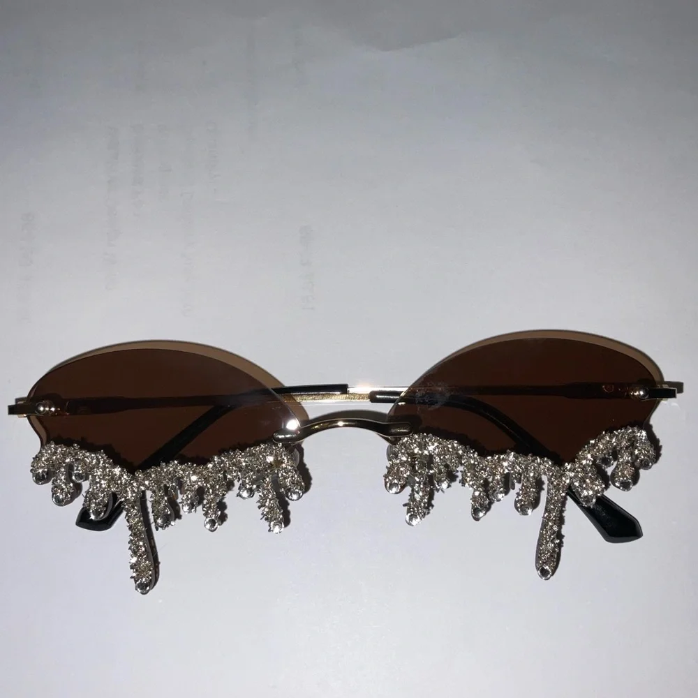 Gorgeous Teardrop Diamond Gold & Blingy Rimless Sunglasses!